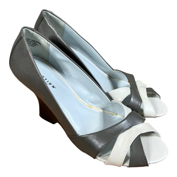 Kenneth Reaction Gray & White Wedges - Picture 1 of 6